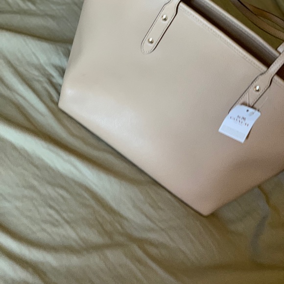 Brand new coach purse - Picture 3 of 3